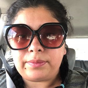 Meet your Posher, Yesenia